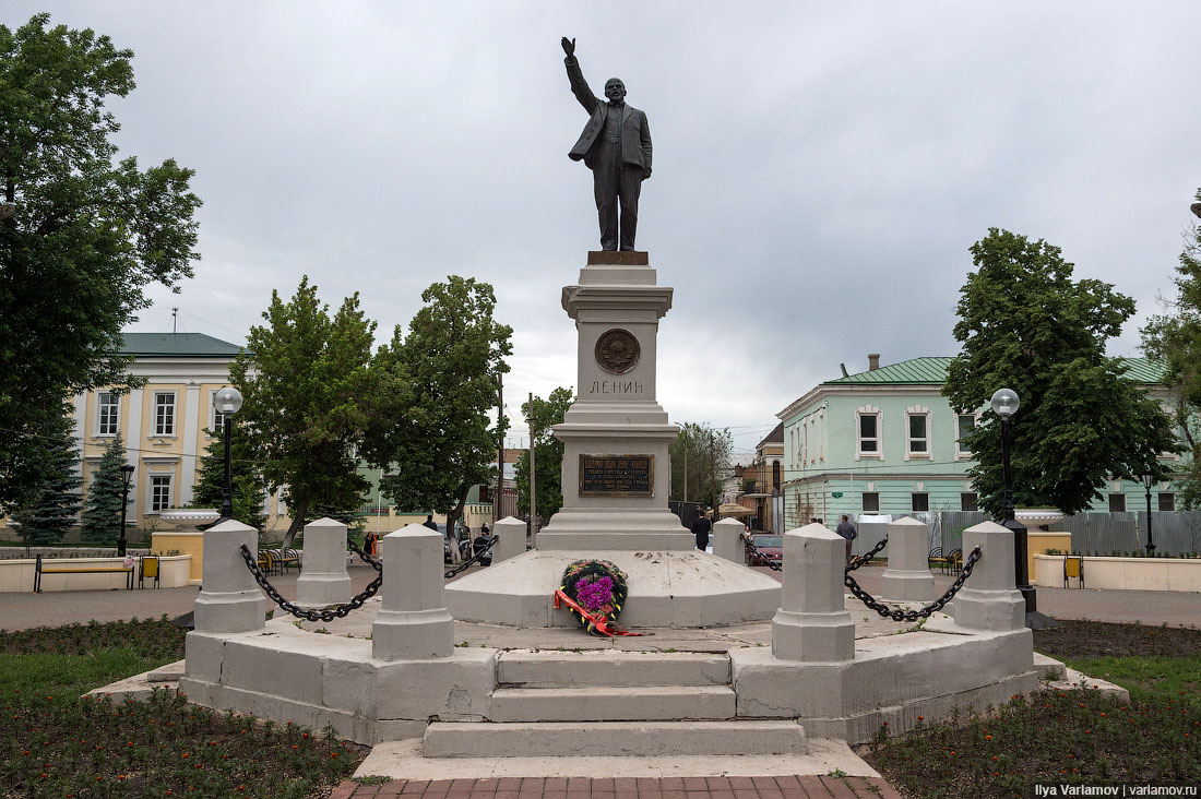 Площадь оренбурга. Памятник Ленину в Оренбурге. Сквер Ленина Оренбург. Статуя Ленина в Оренбурге. Памятник Ленину в Оренбурге на Советской.