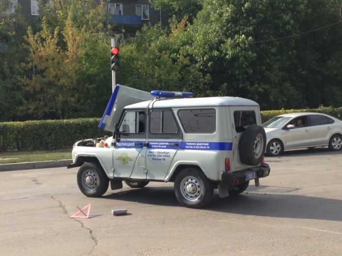 В Оренбурге полицейский УАЗик попал в ДТП