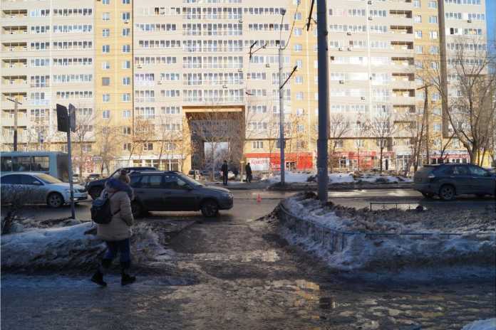 В Оренбурге водитель Лексуса на «зебре» сбил девушку