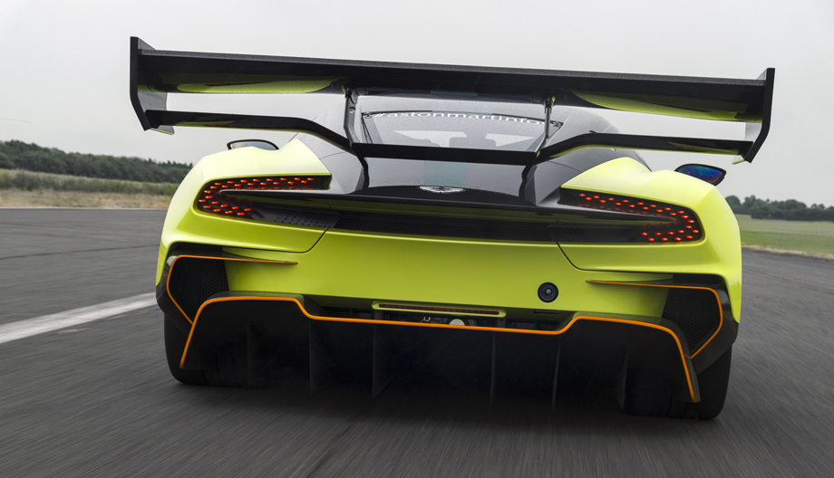 Суперкар Aston Martin Vulcan AMR Pro похвалился аэродинамикой