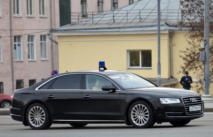 Cедан Audi A8 нового поколения представлен официально