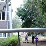 В Оренбурге мужчина спускался с 5 этажа по веревке и сорвался