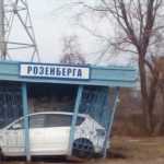 Автомобиль протаранил остановку в Оренбурге Автомобиль протаранил остановку в Оренбурге