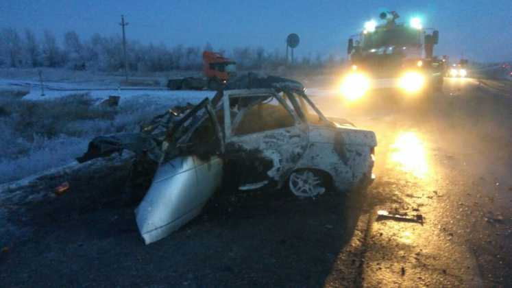 Три человека сгорели в автомобиле, который попал в ДТП