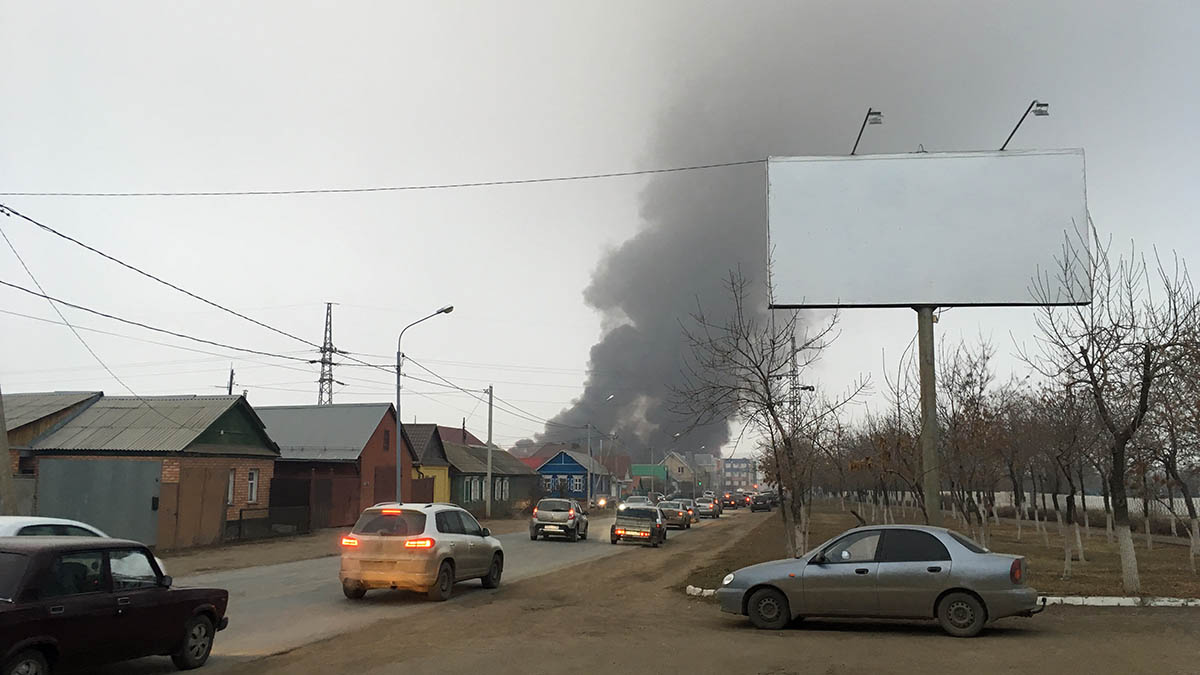 В Оренбурге загорелся крупный торговый центр 