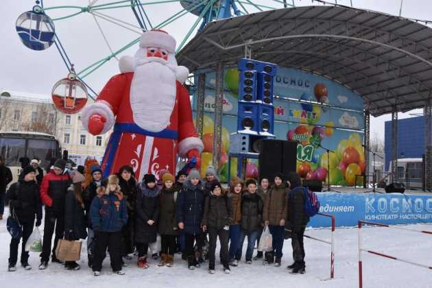 В Оренбурге торжественно открыли главную детскую елку