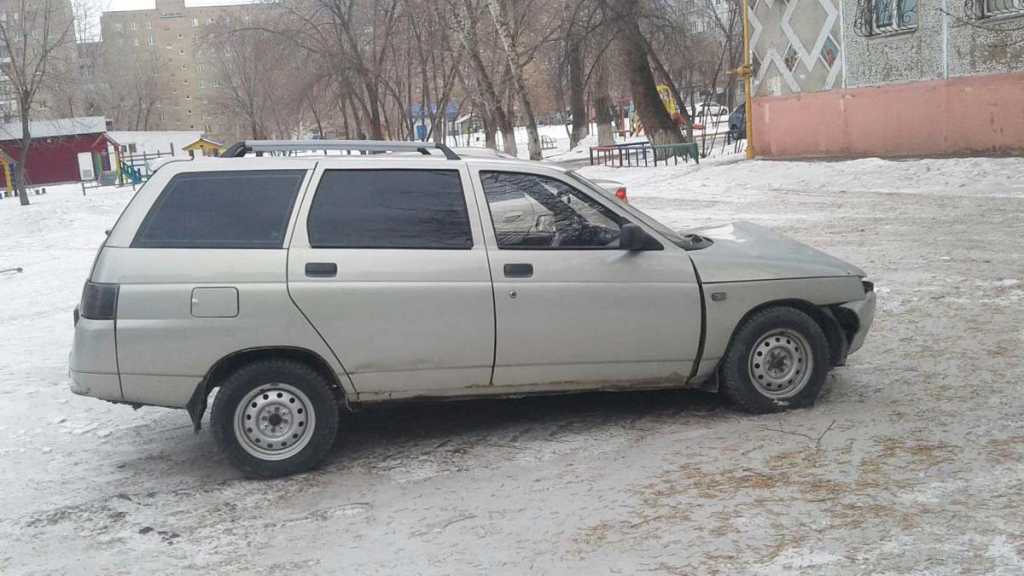 Пьяный пассажир врезался в столб на угнанном автомобиле