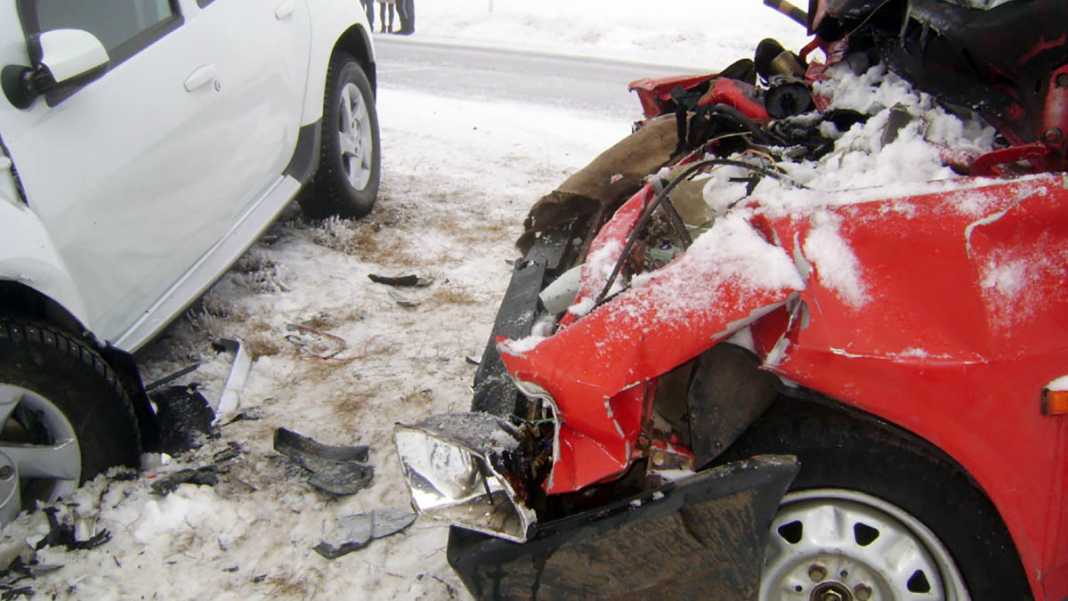 ВАЗ и Renault столкнулись лоб в лоб. Пострадали 4 человека