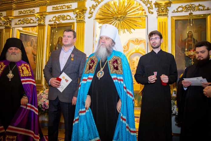 Глава Оренбурга Евгений Арапов награжден медалью Русской православной церкви