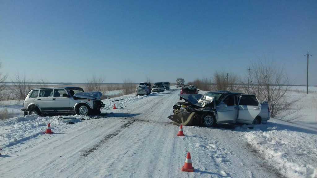 В лобовом столкновении «десятки» и «Нивы» погиб мужчина