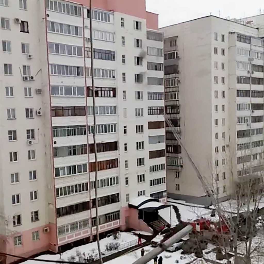 Вновь крупный пожар произошел в многоэтажном доме в Оренбурге