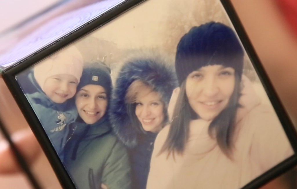 Наталья (вторая справа) с дочерьми