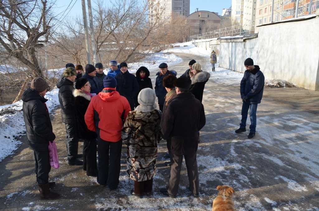 Глава города Оренбурга Евгений Арапов выезжает по проблемным адресам, чтобы на месте ознакомиться с ситуацией и помочь жителям