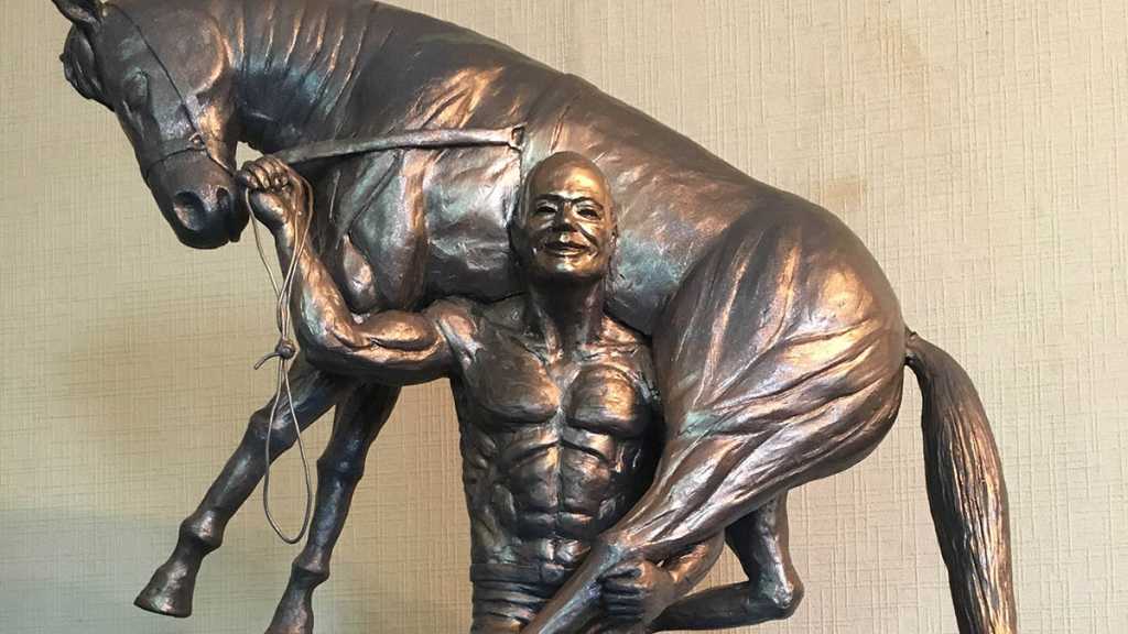 Скульптор Александр Сукманов представил оренбуржцам модель памятника "сильнейшему человеку Земли" А.И. Зассу