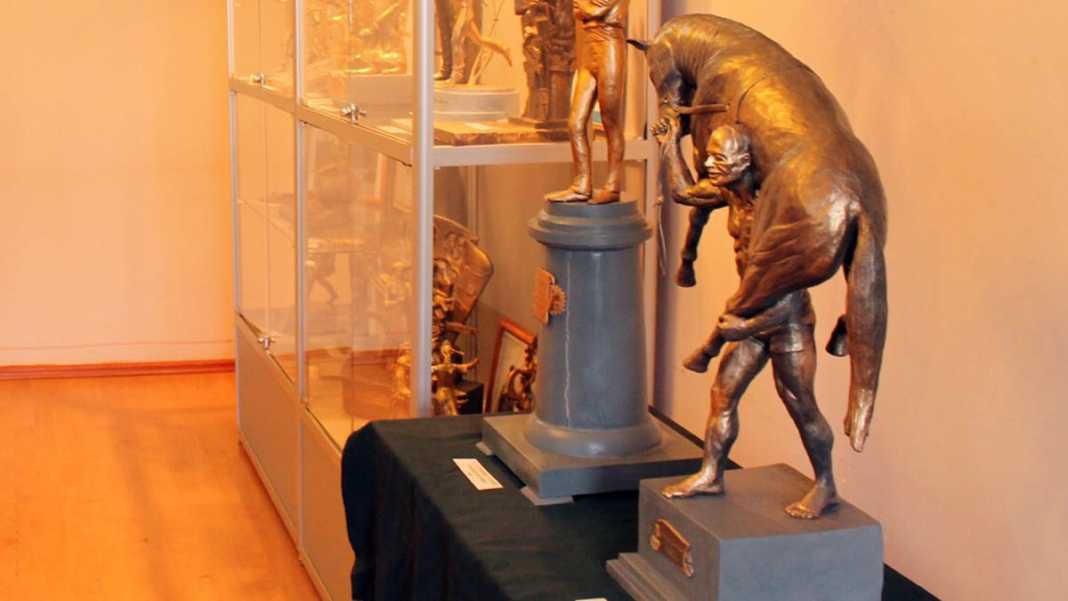 Скульптор Александр Сукманов представил оренбуржцам модель памятника 