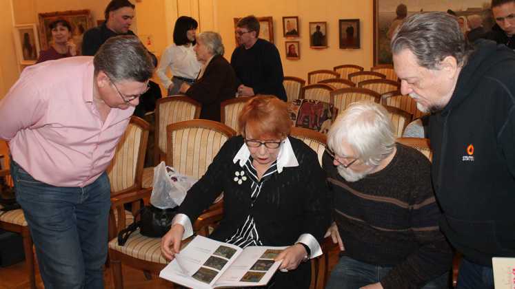 Новую книгу – литературное наследие художника Сергея Калмыкова представили оренбуржцам