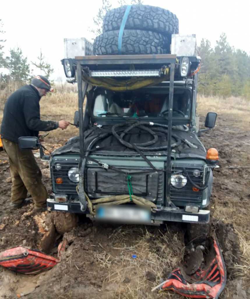 Иностранец на Land Rover попал в Оренбуржье в сложную ситуацию