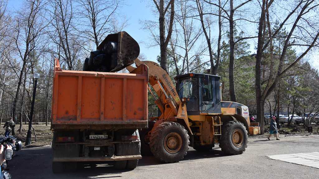 Общегородской субботник в Оренбурге посвятили 275-му Дню рождения города