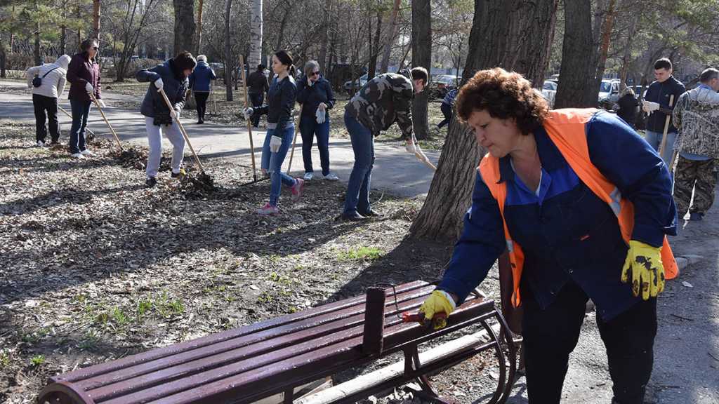 Общегородской субботник в Оренбурге посвятили 275-му Дню рождения города