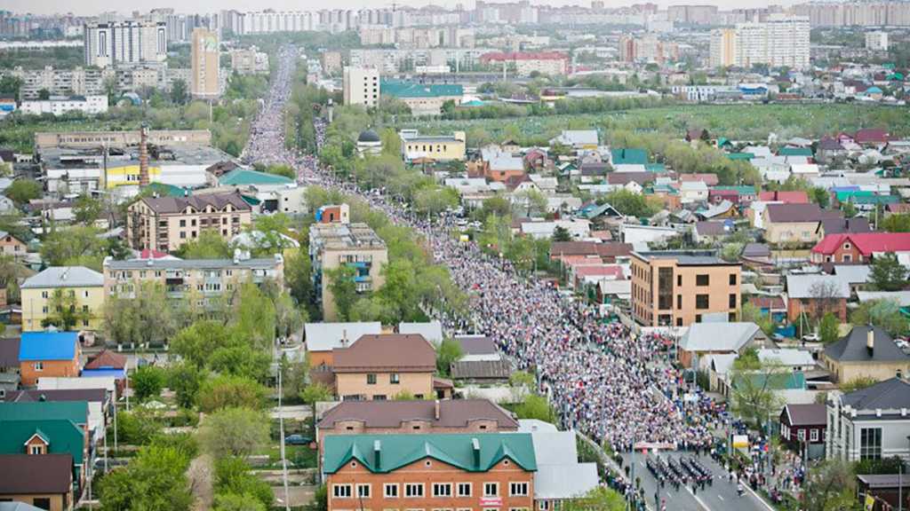 Колонна «Бессмертного полка» 9 мая в Оренбурге. Фото: ОГУ