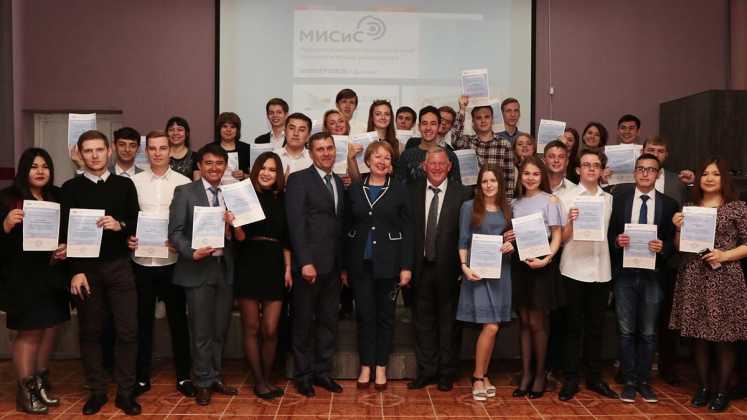 Лучшие новотроицкие студенты получили стипендии Металлоинвеста