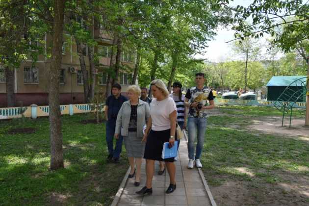 Детские площадки во дворах Оренбурга есть, а порядок и уход за ними - не всегда