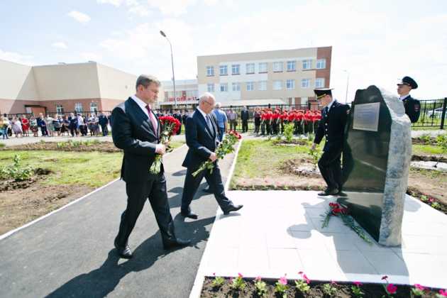 В Оренбурге заложили памятный камень в честь погибшего сотрудника Евгения Никулина
