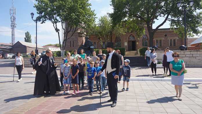 На оренбургской набережной гуляли Пушкин и Даль На оренбургской набережной гуляли Пушкин и Даль