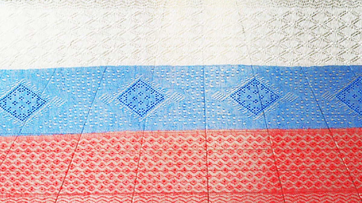 Выставка "Оренбургские  пуховые платки с российской символикой"