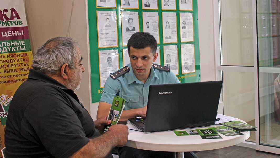 Судебные приставы разыскали и вернули матери несовершеннолетнего сына