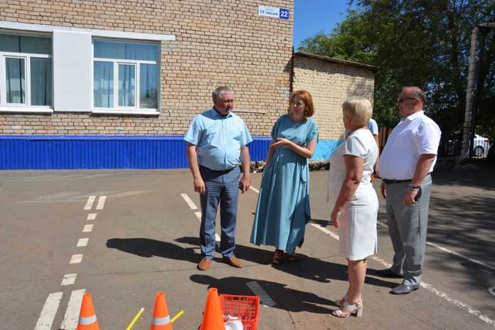 Ремонт детского сада, строительство стадиона и новые дороги к школе