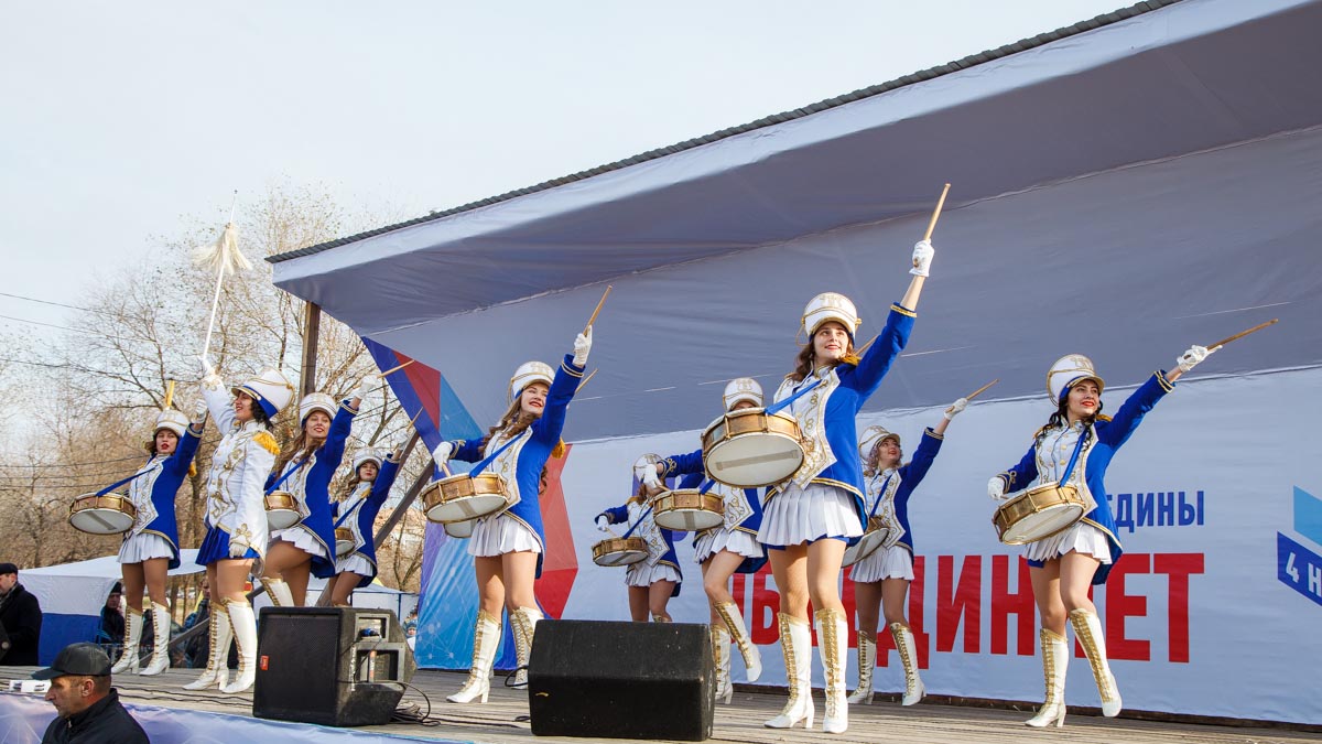 Round dance. Оренбург днем. День народного единства в нац деревне Оренбург.