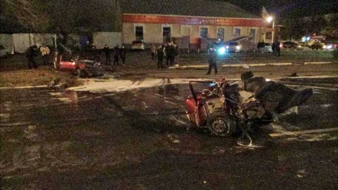 На Терешковой в ДТП автомобиль разорвало на две части