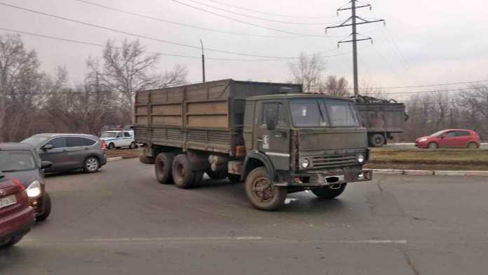«КамАЗ» протаранил автобус
