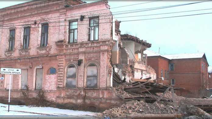 В Бузулуке собственник сносит историческое здание