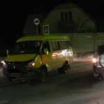 Микроавтобус и внедорожник столкнулись в Новотроицке