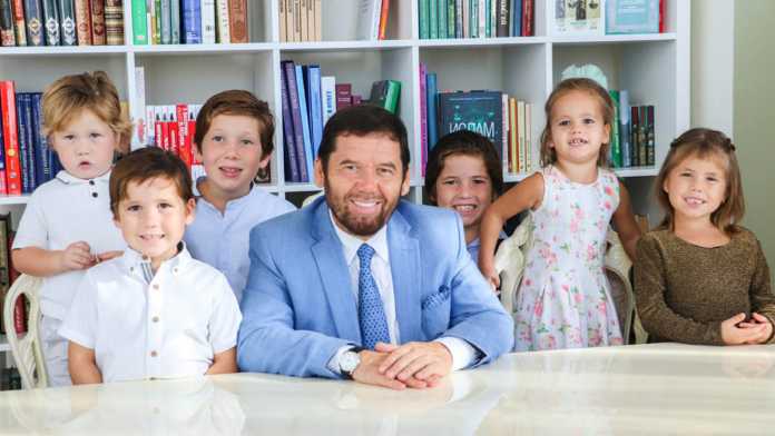Исмагил Шангареев с детьми и внуками