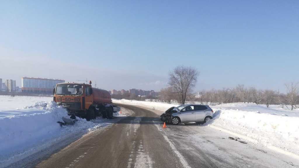 Женщина и два ребенка пострадали в ДТП с «МАЗом»