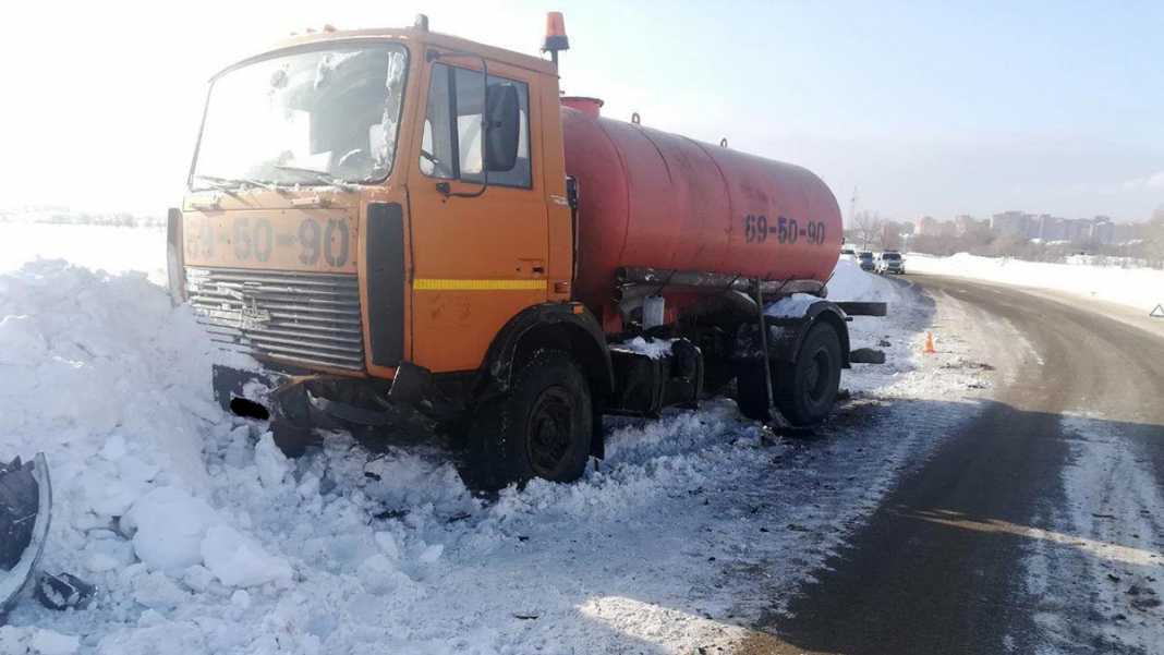 Женщина и два ребенка пострадали в ДТП с «МАЗом»