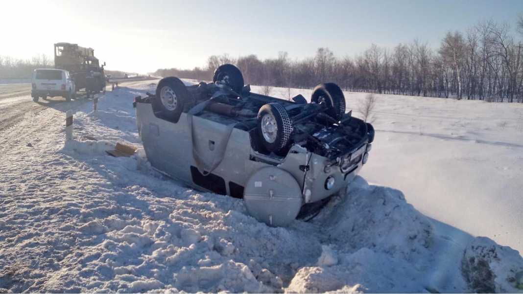 49-летний водитель перевернул на крышу свой УАЗик