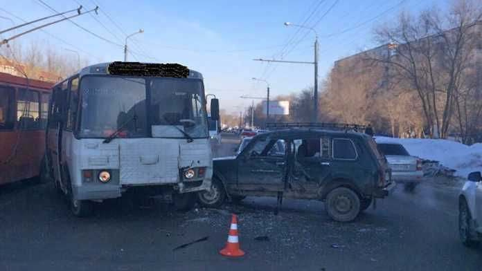 В Оренбурге маршрутный автобус вновь попал в ДТП