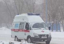 В Оренбурге двое прохожих провалились под асфальт Скорая помощь в Оренбурге