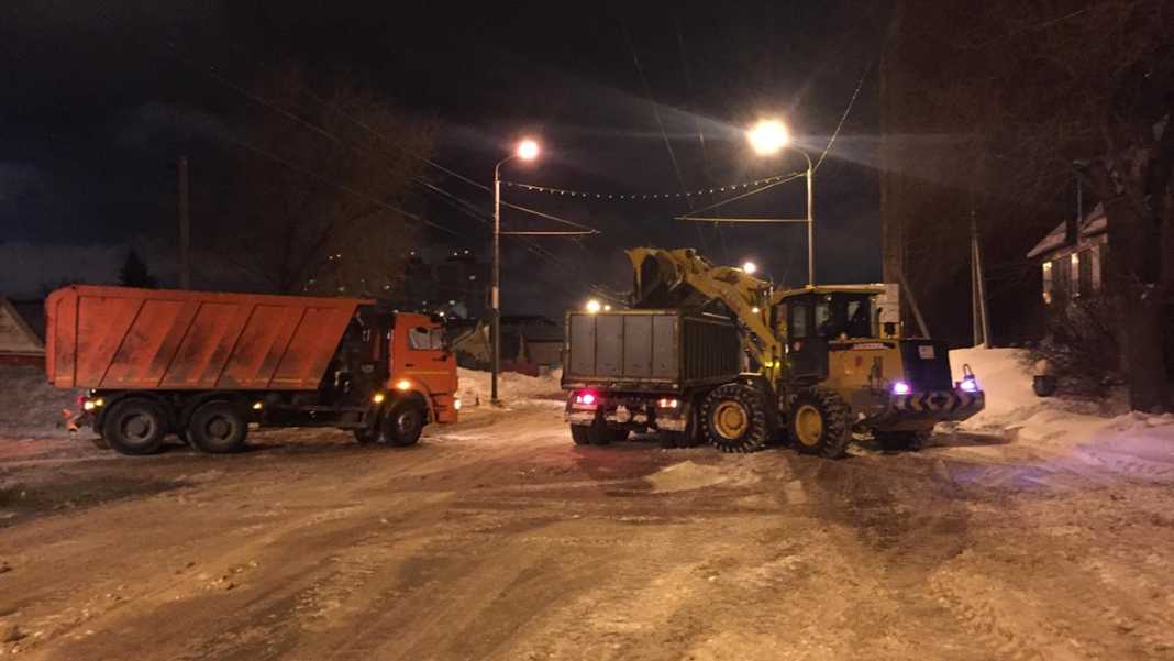 В Оренбурге проводится месячник по уборке и вывозу снега