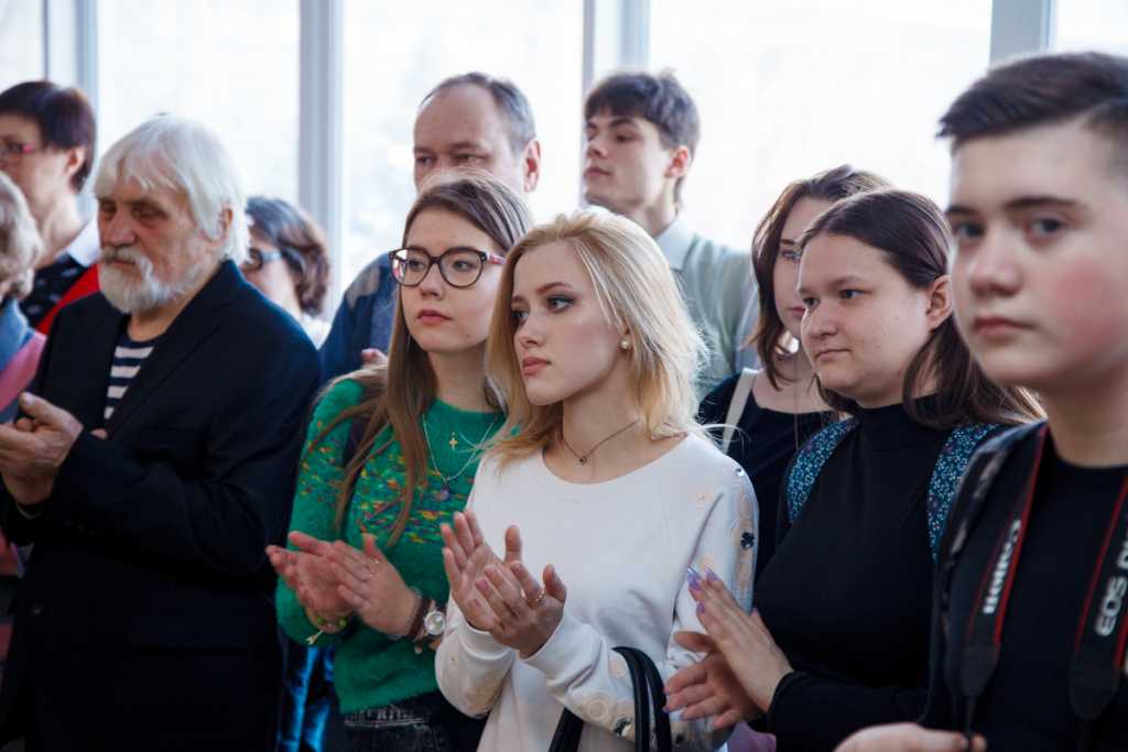 Выставка «Молодые художники»