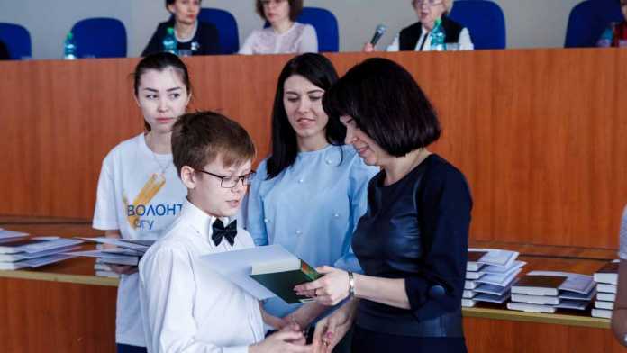 В Оренбурге наградили талантливых школьников