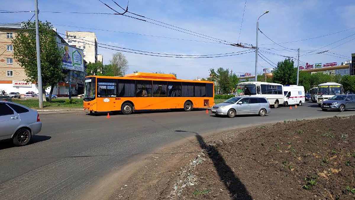 Автобусы оренбург. Автобус Оренбург. Автобус 2 Оренбург. Оренбкрг жёлтые автобусы.