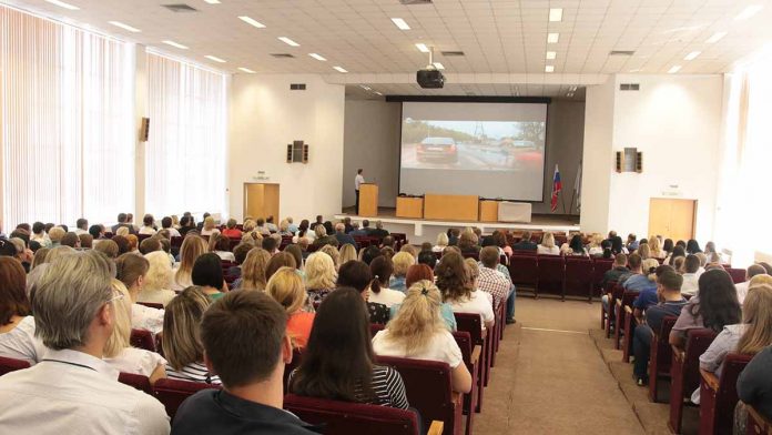 На Уральской Стали обсуждали безопасность дорожного движения
