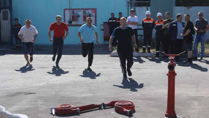 Пожарные дружины Уральской Стали соревновались в мастерстве