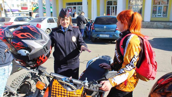 Сотрудники ГАИ пришли к байкерам на закрытие мотосезона