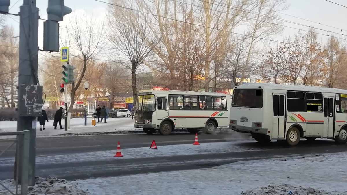 Автобусы оренбург время. Автобус ПАЗ сбил. Автобус Оренбург. Оренбургские ПАЗИКИ.